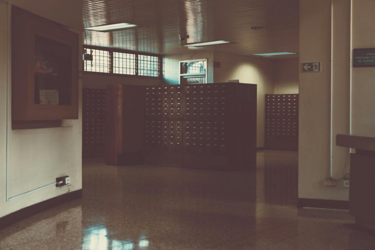 15 Best Psychological Horrors on Streaming Platforms - Featured image