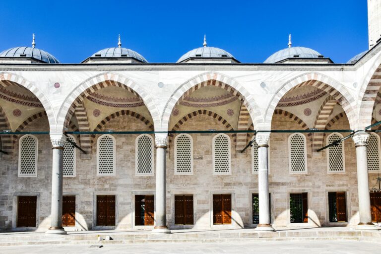 15 Must-See Cult Classic Indie Horror Films - Featured image