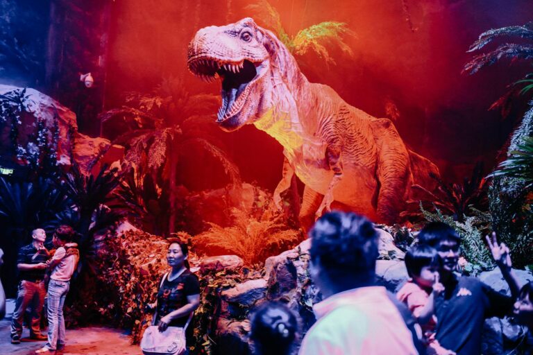 De Extinction Parents Guide - Featured image