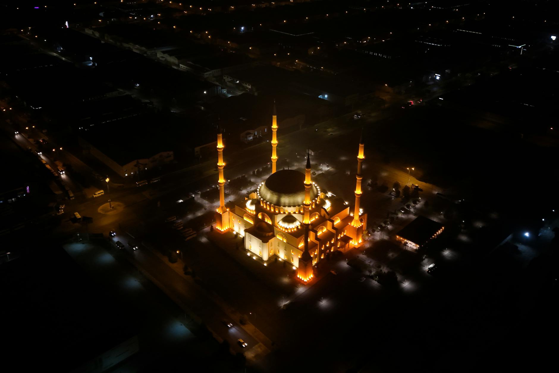 Design Philosophy Differences Between Avatar Film Mech Suits