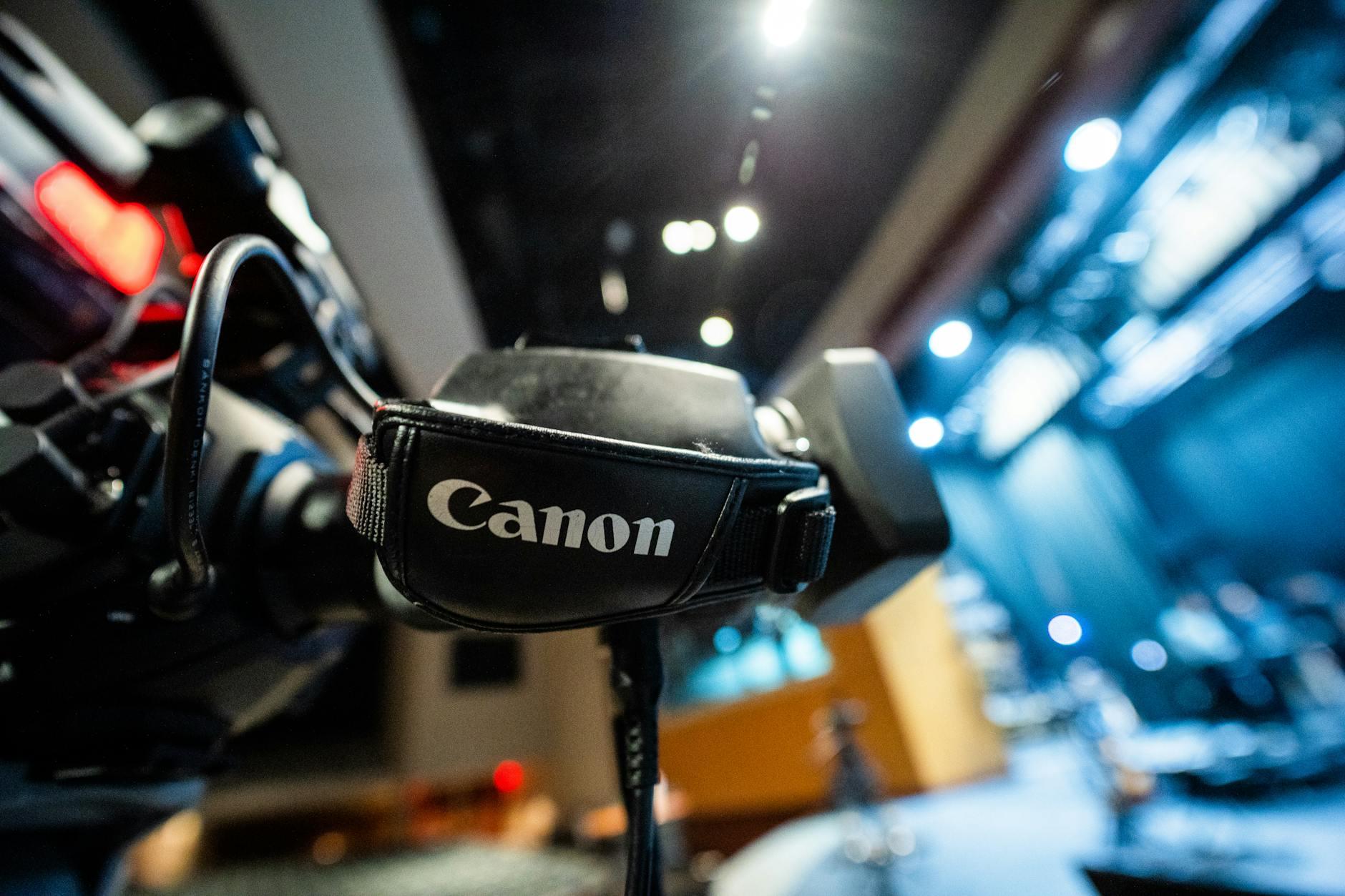 Handling Conflicts and Moderation in Growing Film Discussion Groups