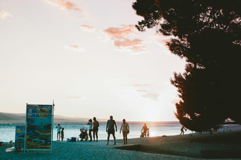 How to split your group into smaller virtual rooms for movie talk - Featured image