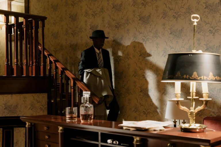 Movies Where Brad Pitt Plays a Detective Chasing a Serial Killer - Featured image