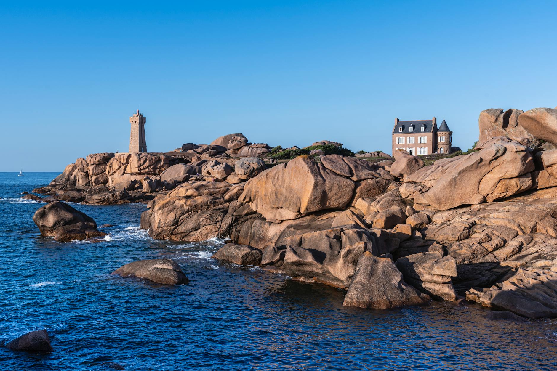 Lighthouse Meaning Explained - The Lighthouse Meaning Explained