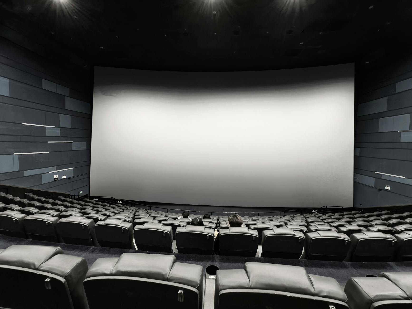 The Release Strategy and Market Conditions That Support Cameron's Extended Theatrical Runs