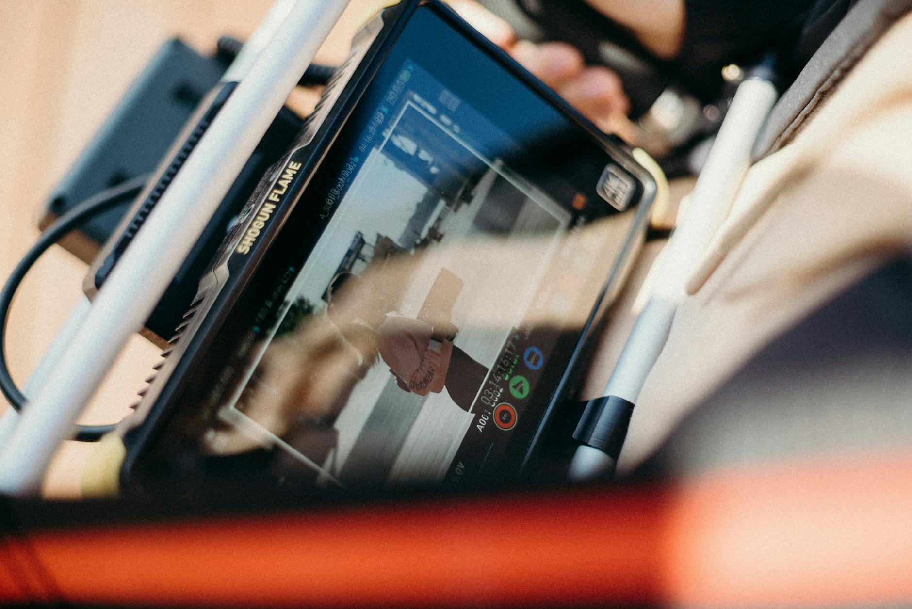 What Makes a Film Use Editing to Hide Its Plot Successfully?