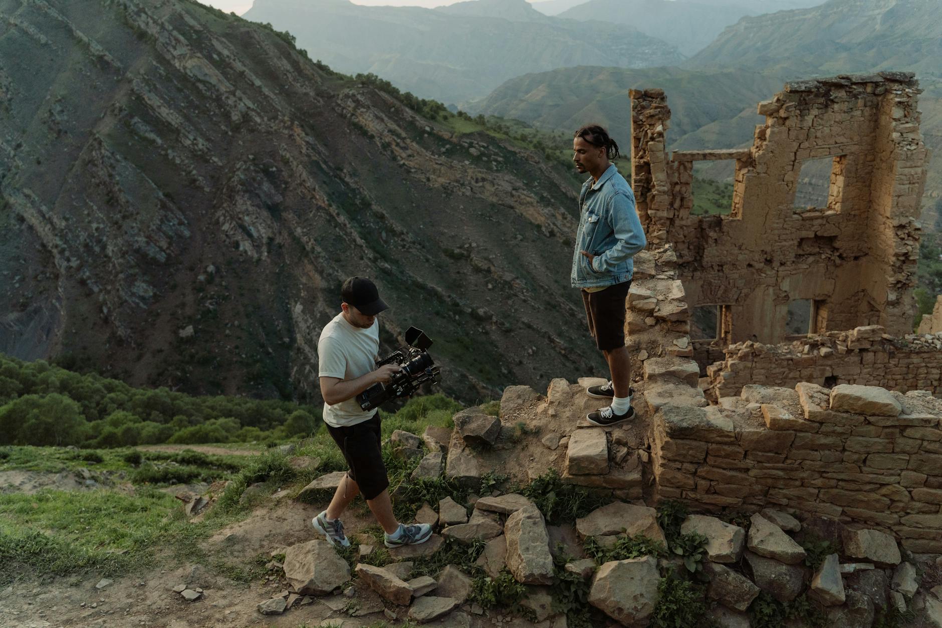 What Makes De-Extinction a Compelling Subject for Action and Sci-Fi Films?