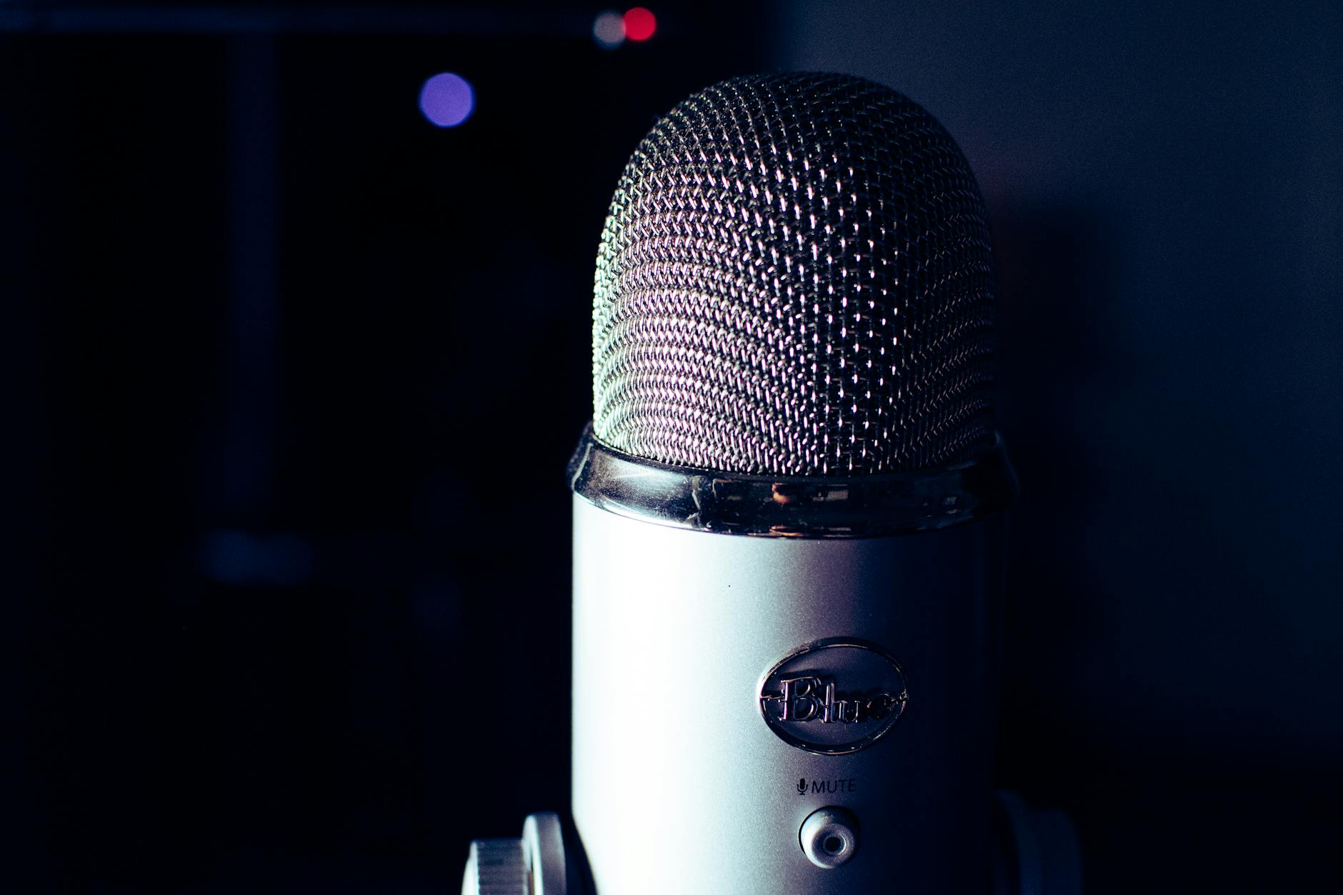 What Makes Voiceover Narration Effective in Film?