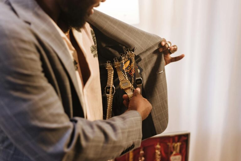 Which Film Is About a Man Watching Himself - Featured image