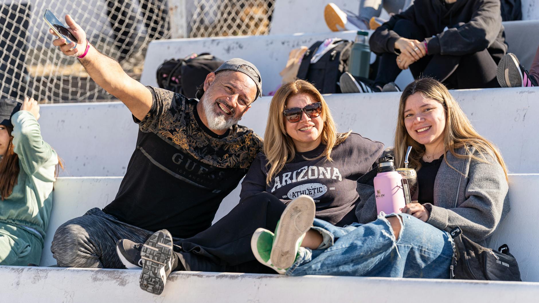 Why Do Time Gaps Occur When Members Join Late to Movie Screenings?