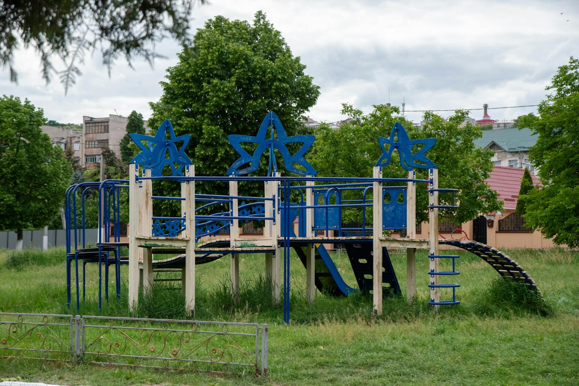 What Role Does r/PrequelMemes Play in Star Wars TV Discussion?