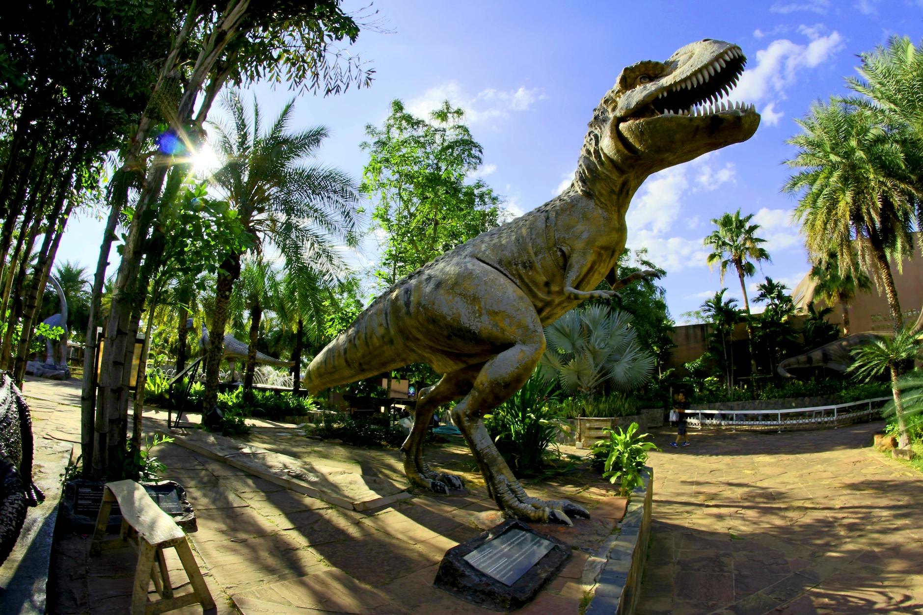 How Does Jurassic Park's 8.9 User Score Compare to Its Critical Reception?