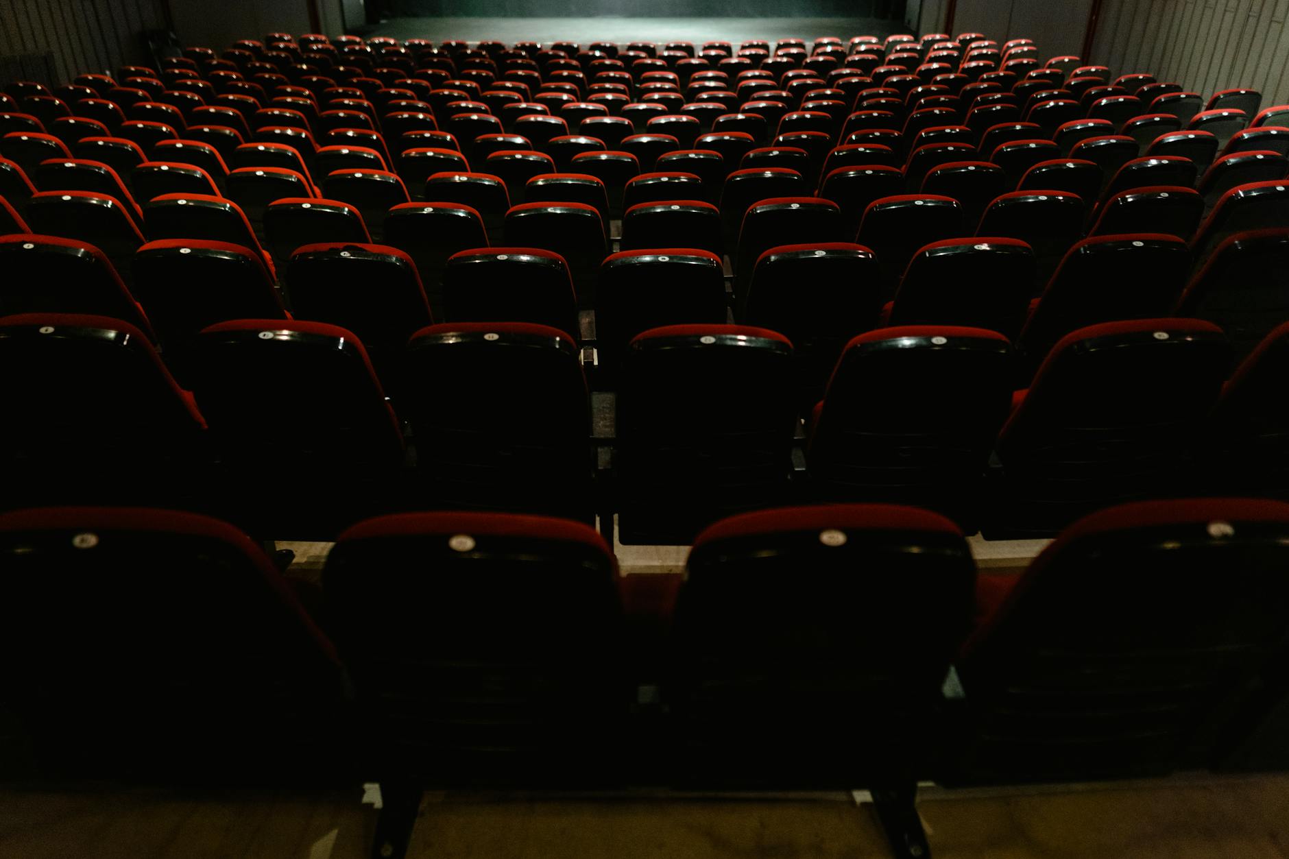 How Performances Break Traditional Narrative Patterns