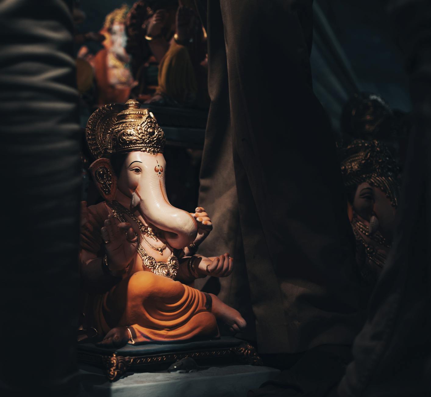 Varang's Role as Spiritual and Political Leader