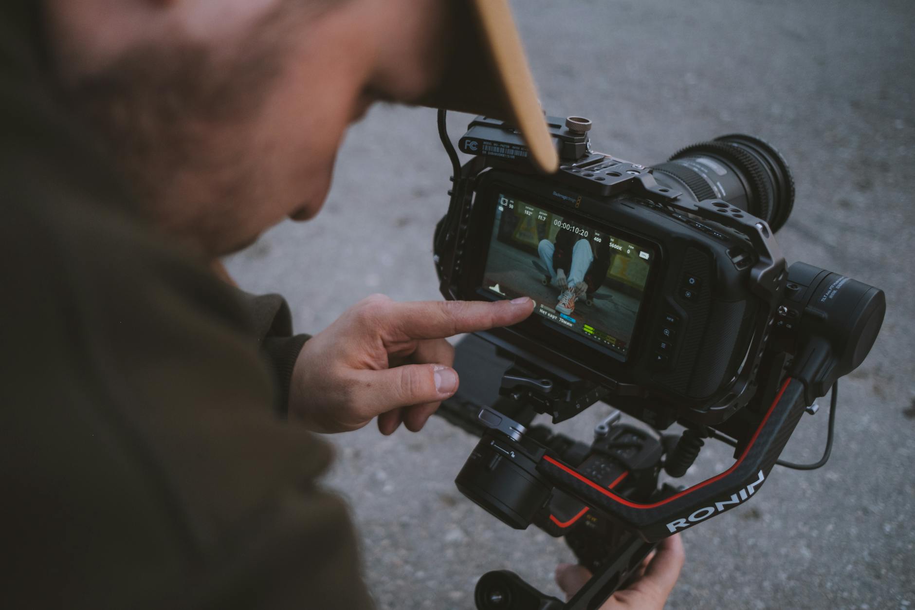 Why Do Filmmakers Use Multiple Battles to Explore Political Themes?