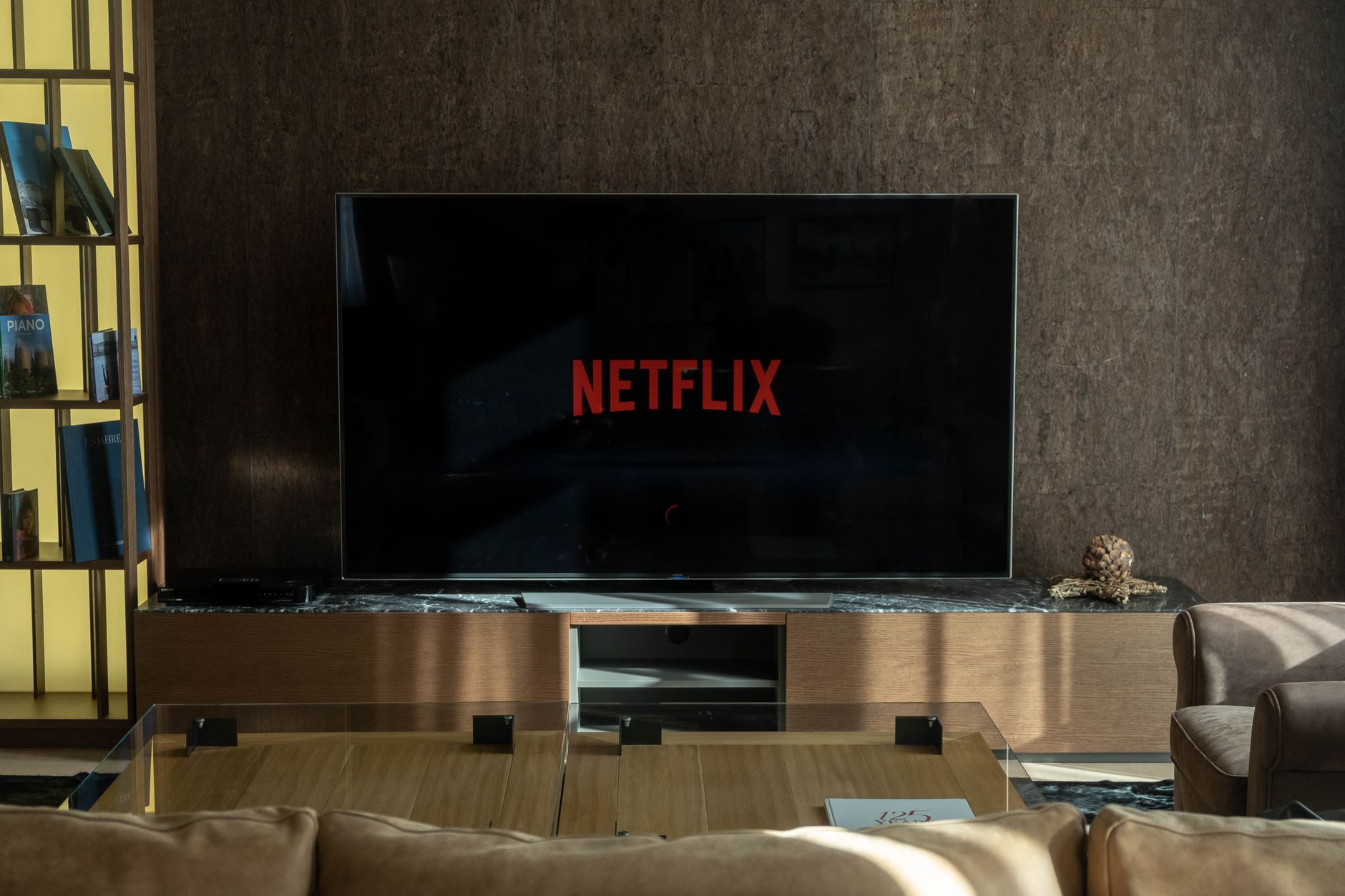 Leaving Netflix This Month: Subscription, Rental, and Purchase Options - Featured image