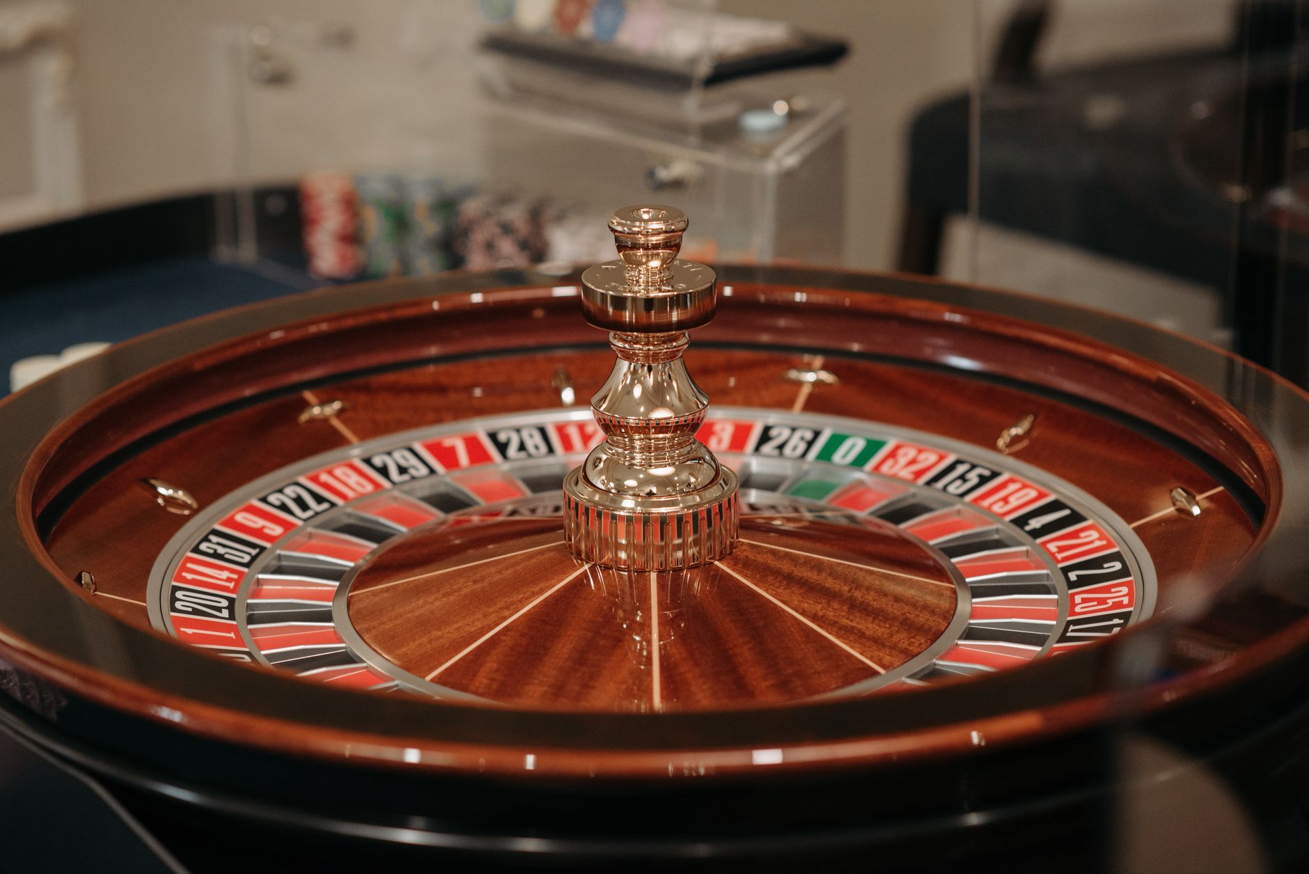 Casino Royale (2006) Movie Plot and Ending Explained: What Happens and What It Means - Featured image