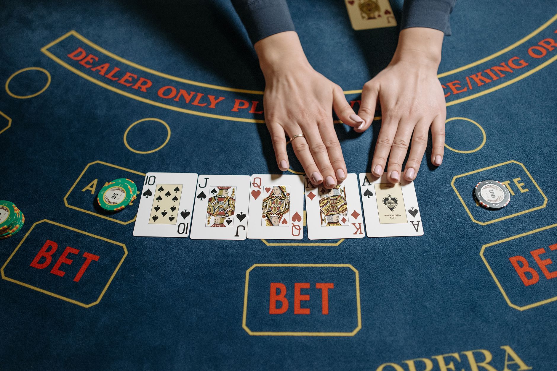 Casino Royale (2006) Movie Runtime: Length, End Credits, and Available Versions - Featured image
