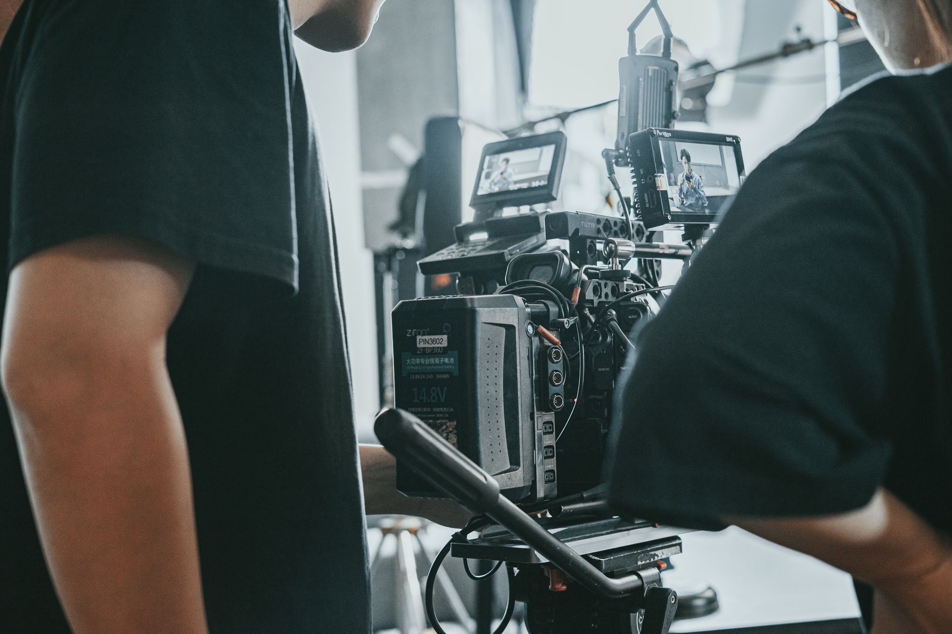 Movie Tech Guide: Dolby Atmos vs 5.1 Surround for Movies: Speakers, Mixing, and Playback - Featured image